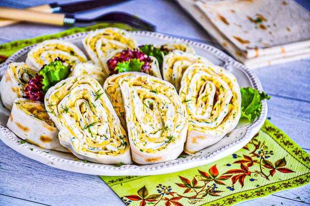 Лаваш с сыром и яйцом
