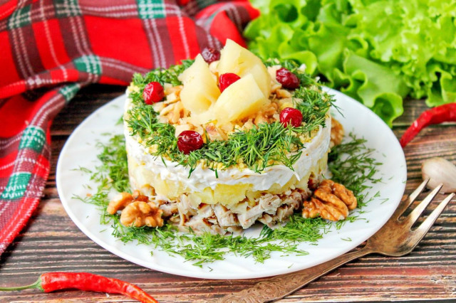 Салат Дамский каприз с курицей и ананасом: рецепт с фото